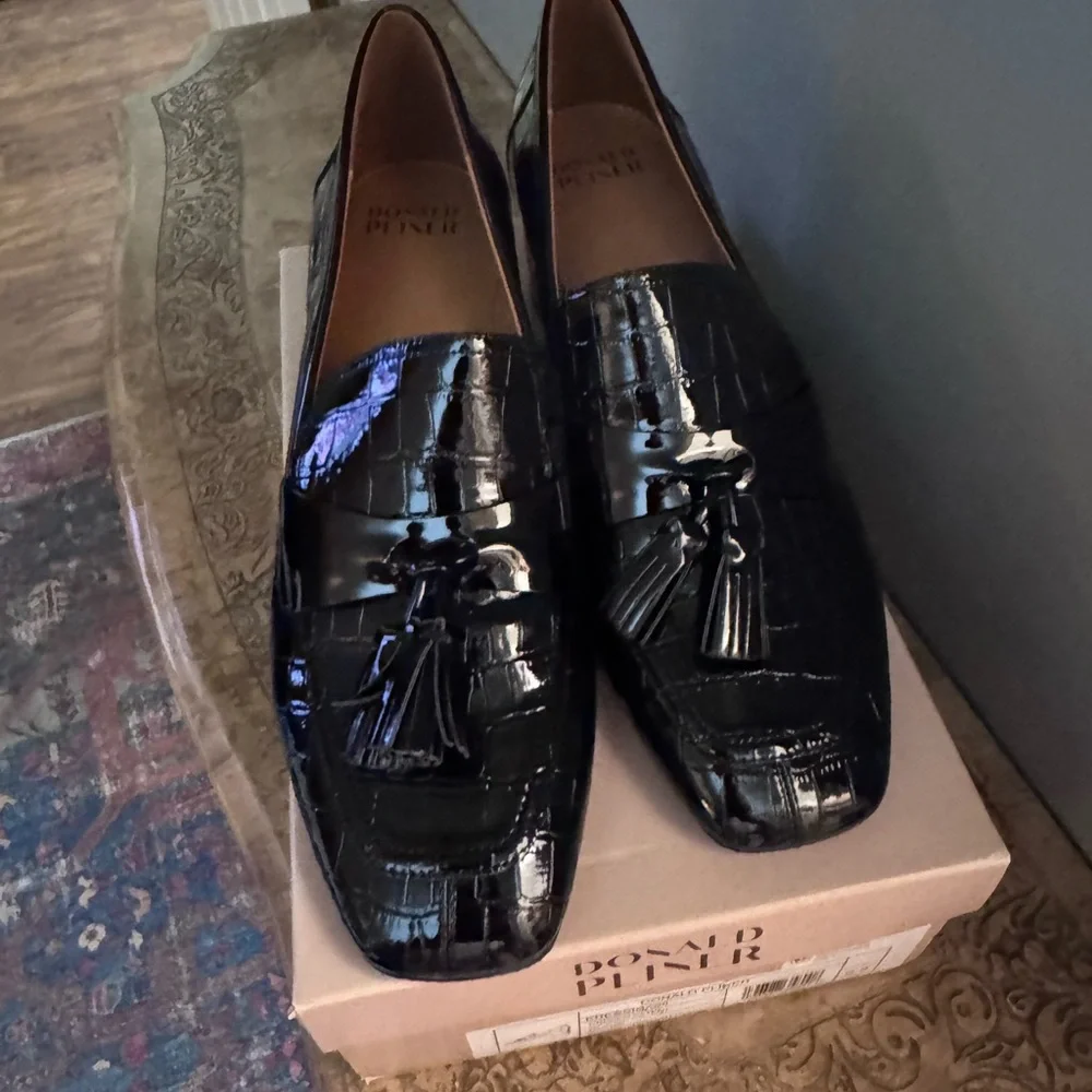 Donald J. Pliner Black Crocco Patent Kressida heeled loafers - Picture 2 of 8